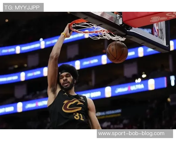 阿伦轻松发挥12投7中贡献20分7篮板2助攻1抢断展现出色状态